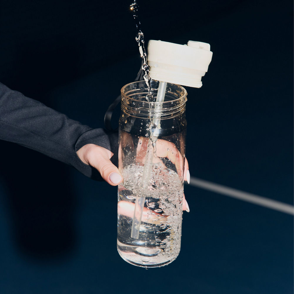 28oz-dualsip-plastic-bottle-d1 bevt0009_contigo_2225975_dualsip_28oz_oatmilkplastic_atf6
